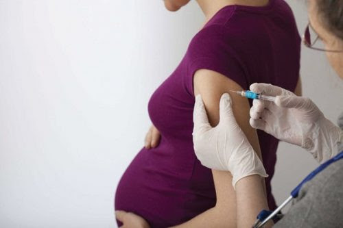 Phụ nữ mang thai có dễ bị nhiễm COVID-19 hay không